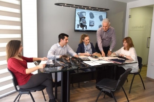 Team - image Team-300x200 on https://old.bebestars.gr
